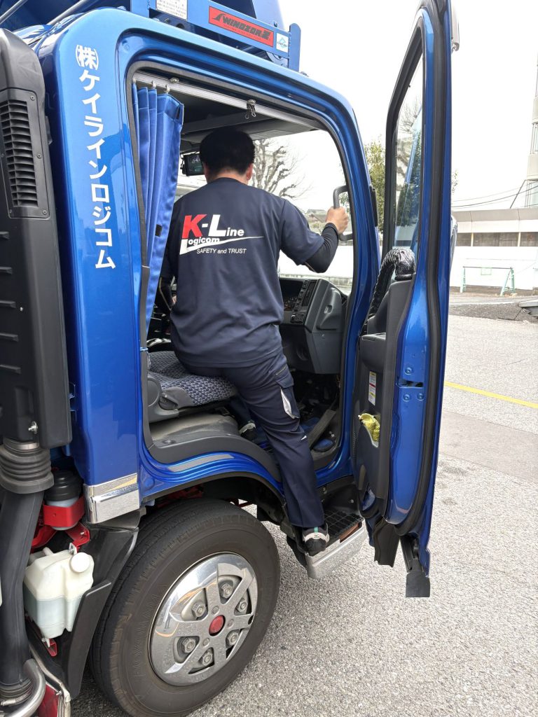 乗り込む後ろ姿シリーズ４